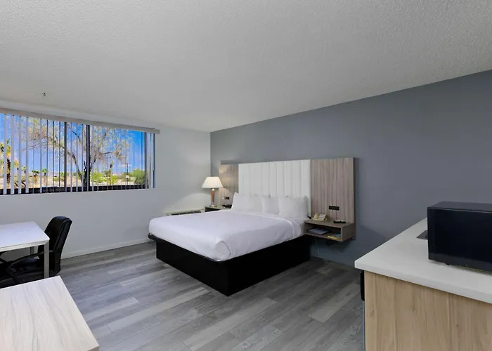 6 Havasu Az Hotel 2*