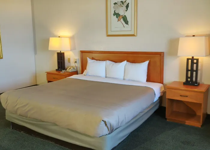 6 Havasu Az Hotel 2*